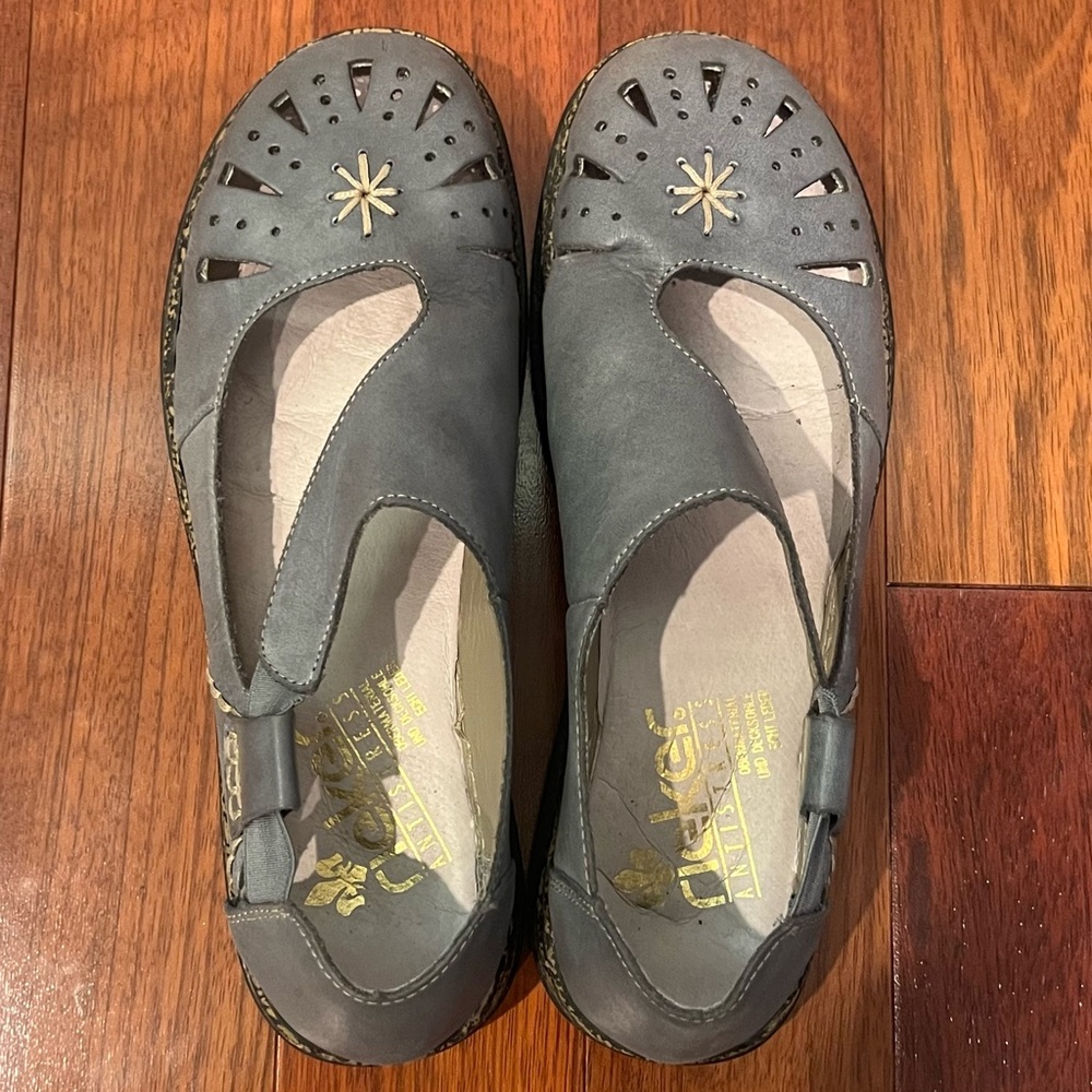 Women’s Reiker Daisy Blue Slip-On Shoes Size 40